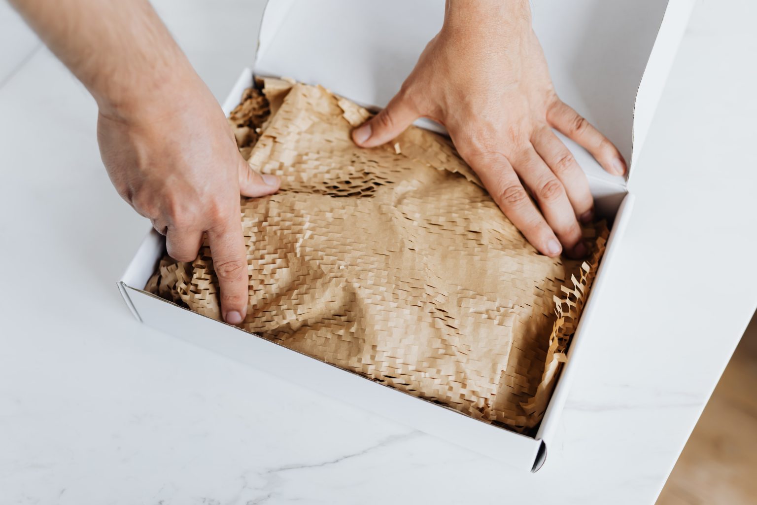 Gepersonaliseerde brievenbusdoos met logo voor unieke verzending van online bestellingen