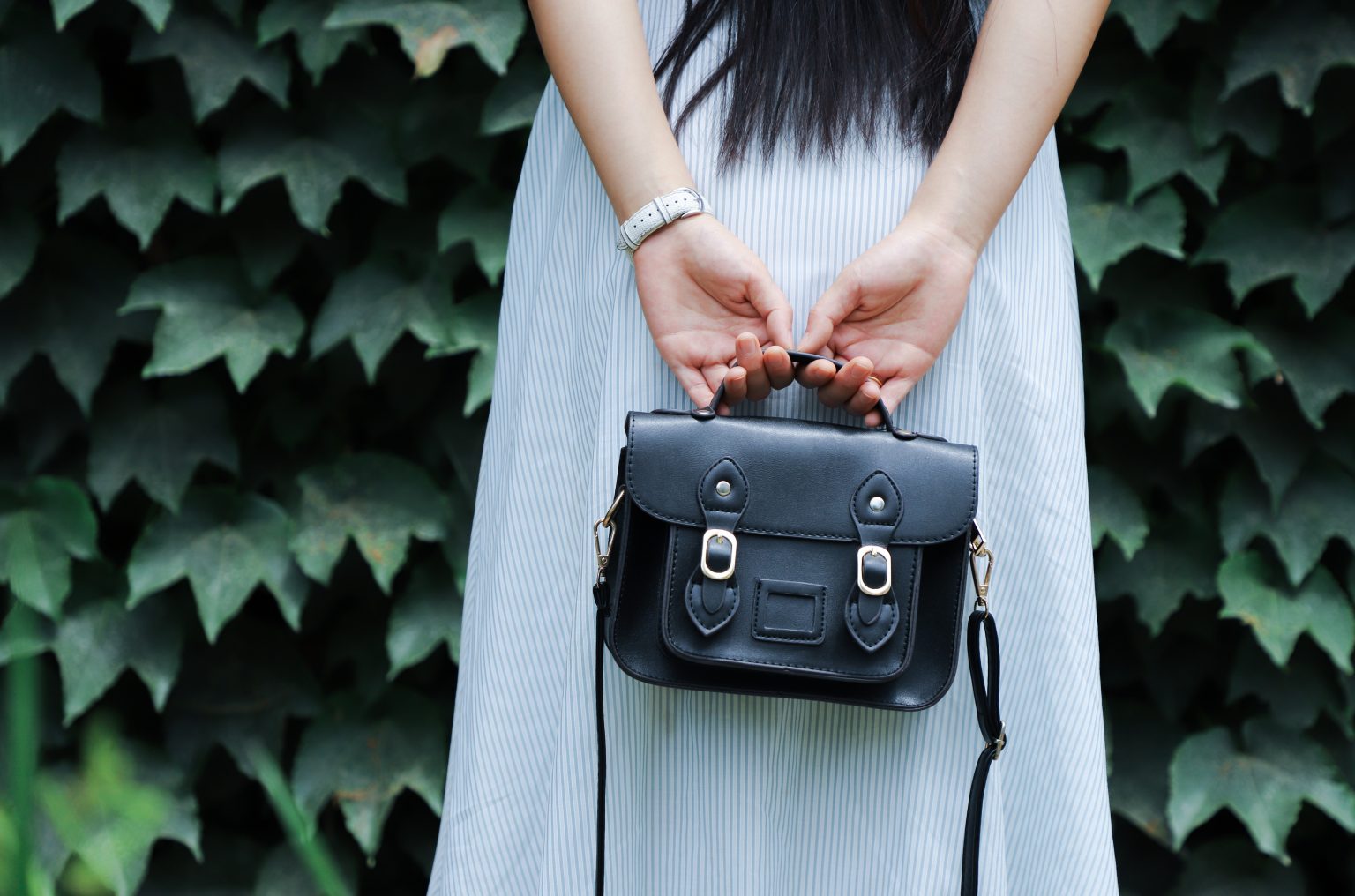 Essentiële tassenstijlen: shopper, crossbody tas en rieten tas voor een complete garderobe